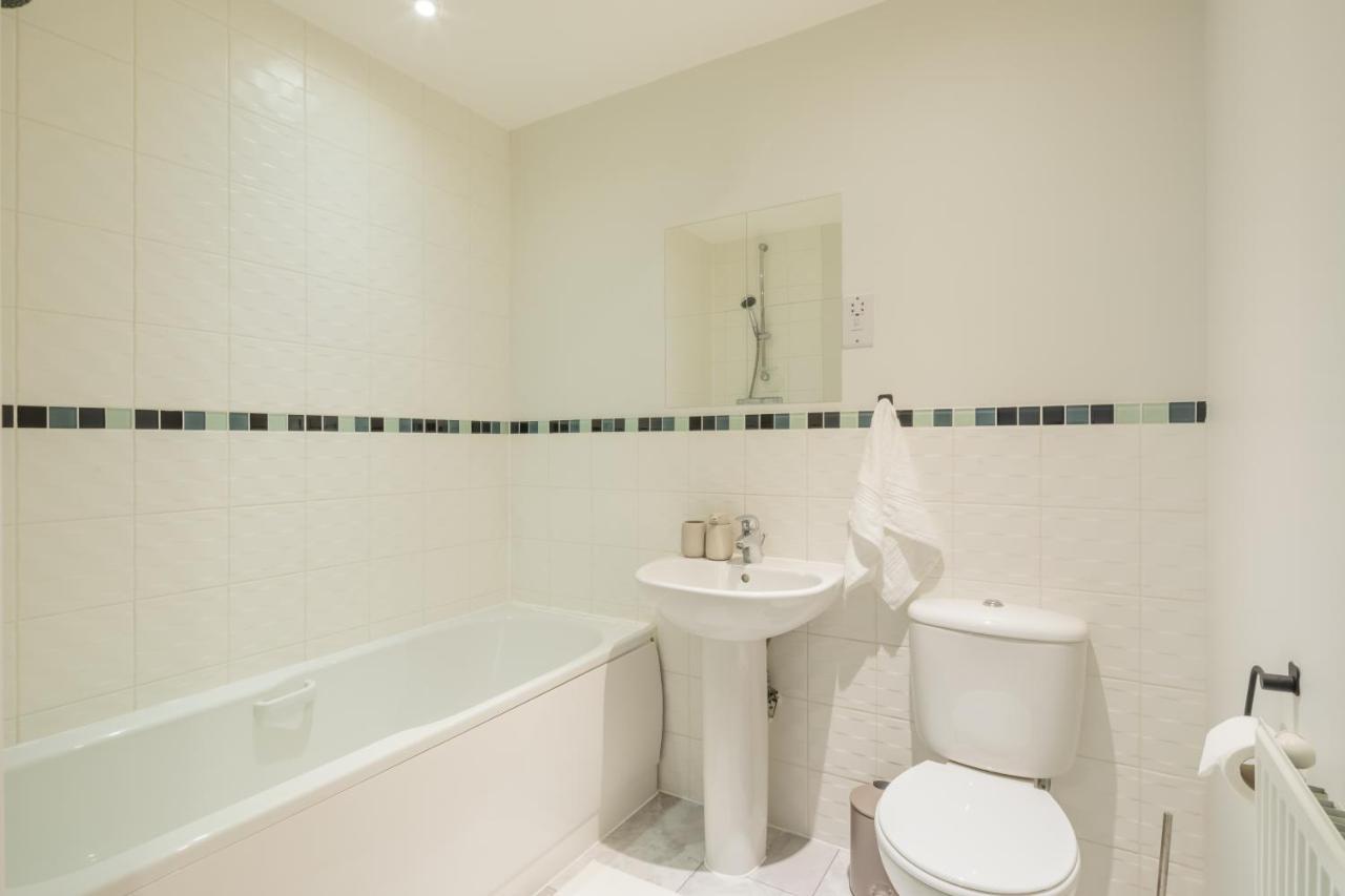 Executive 2Br Apartment Next To Station + Parking CBG Exterior foto