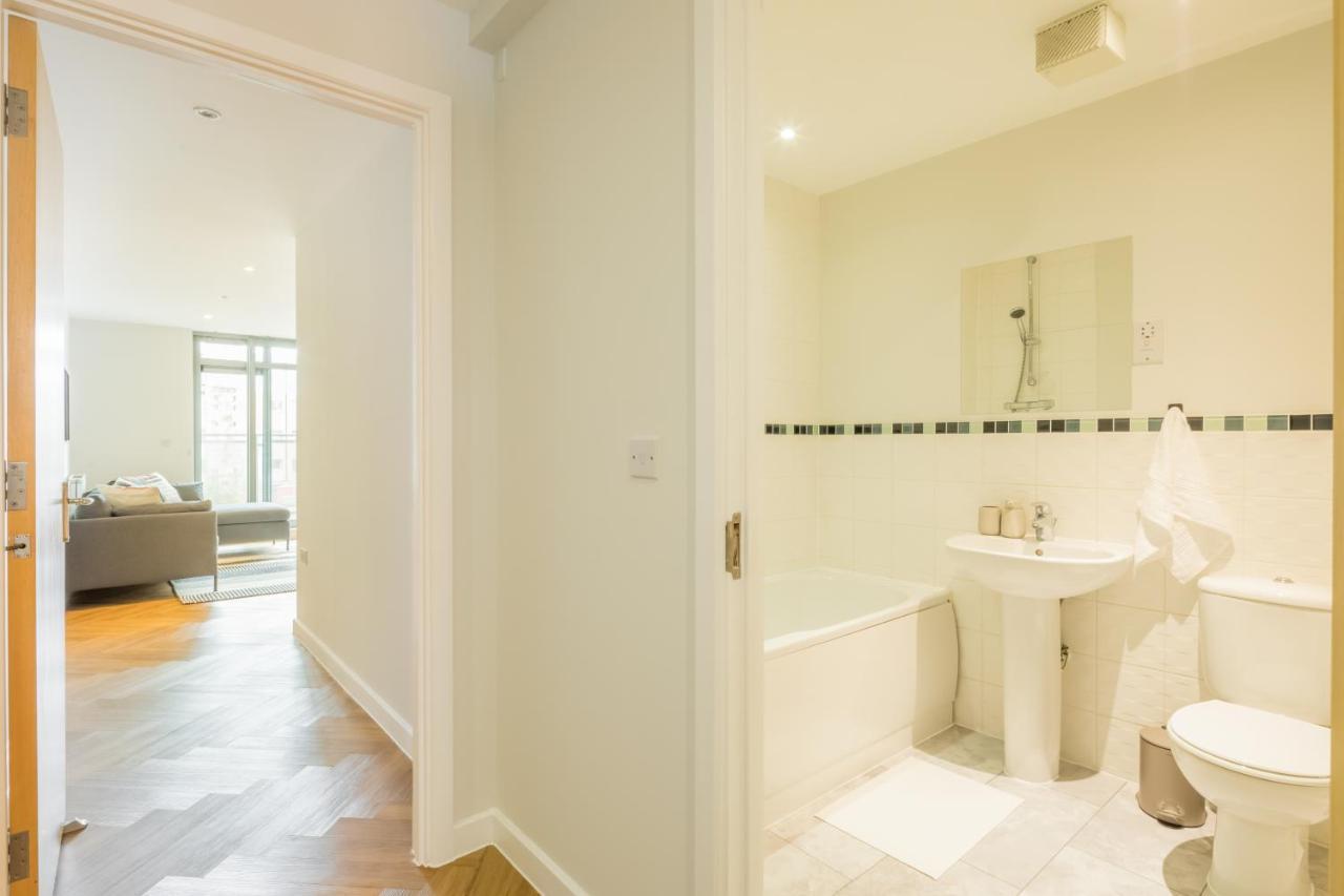 Executive 2Br Apartment Next To Station + Parking CBG Exterior foto